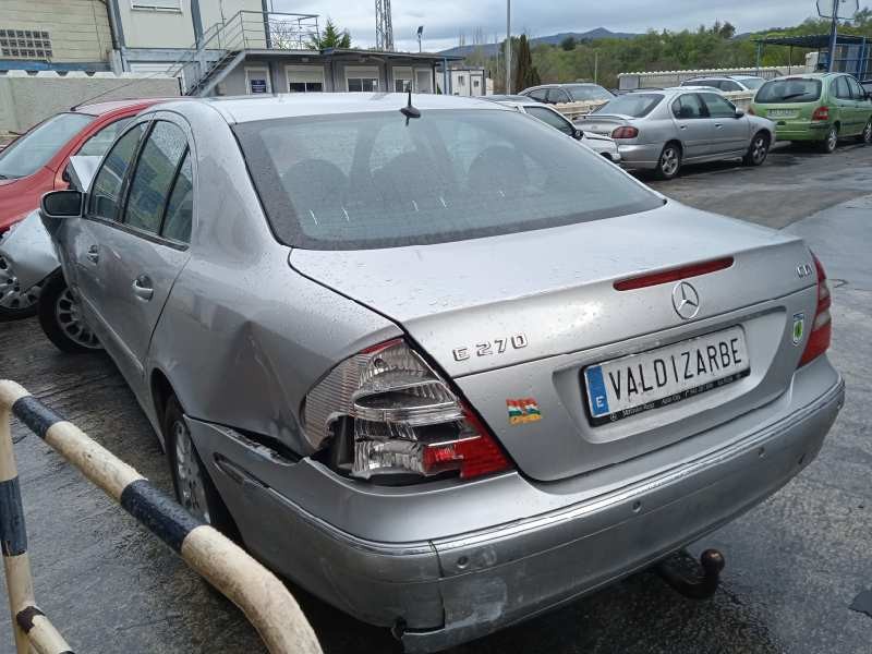 mercedes-benz clase e (w211) berlina del año 2004