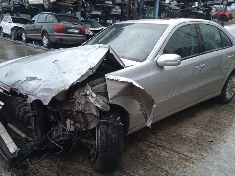 mercedes-benz clase e (w211) berlina del año 2004