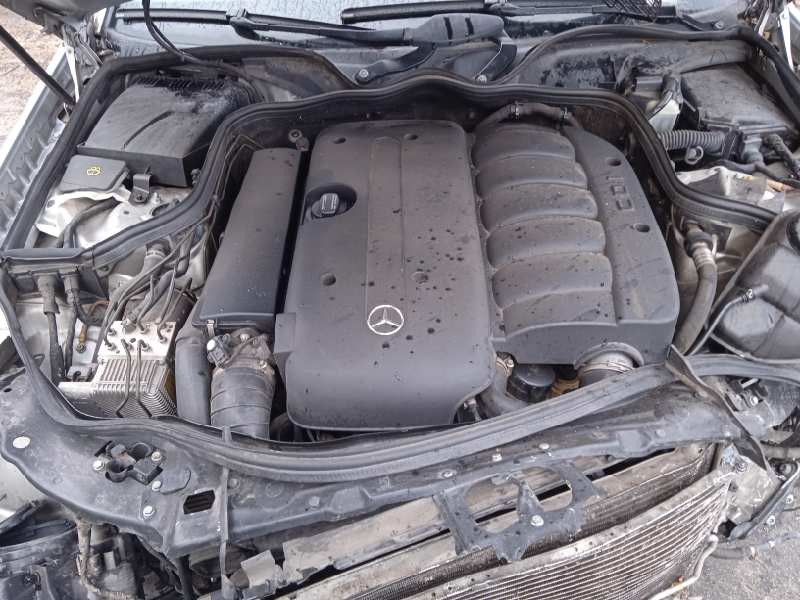 mercedes-benz clase e (w211) berlina del año 2004