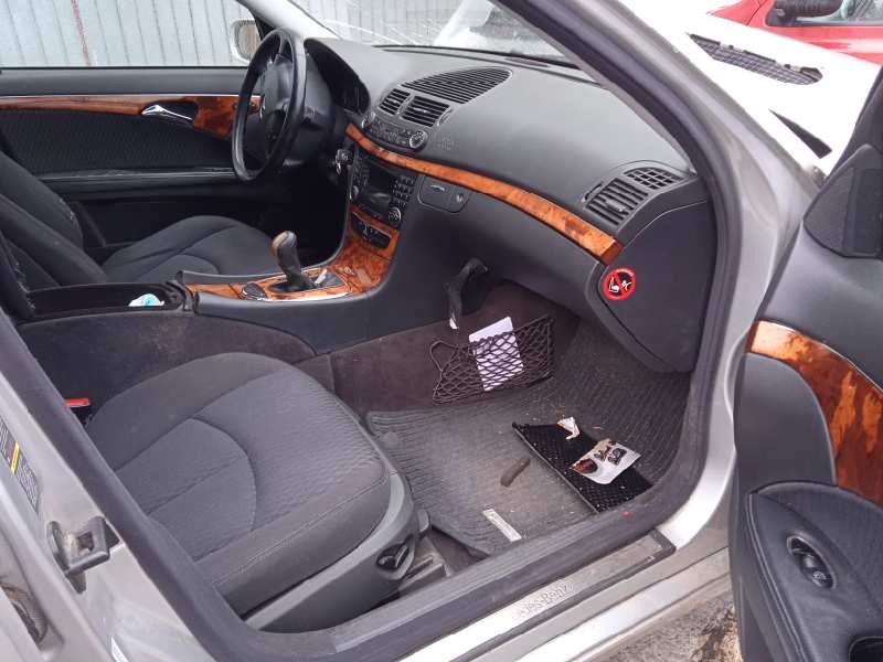mercedes-benz clase e (w211) berlina del año 2004