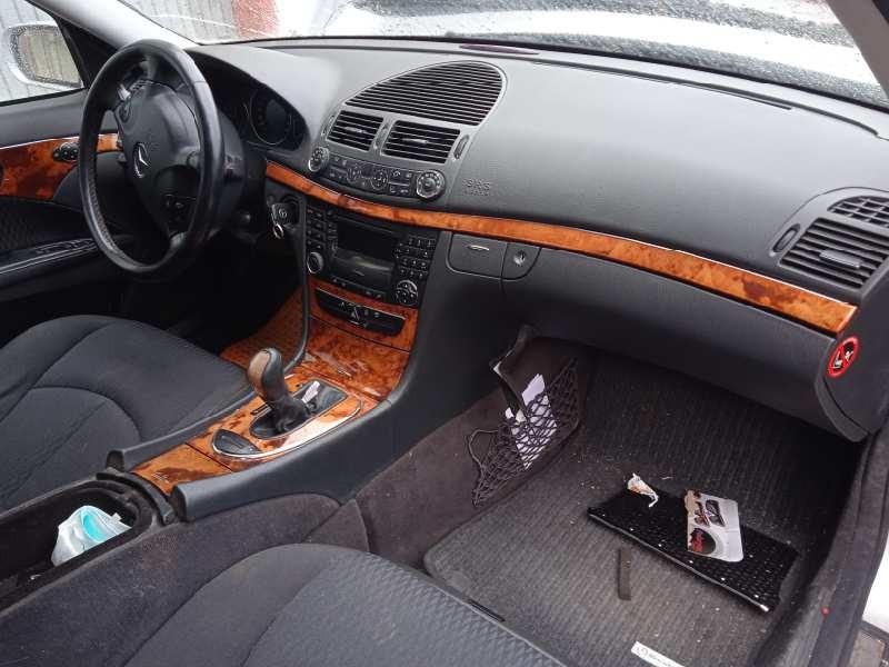 mercedes-benz clase e (w211) berlina del año 2004
