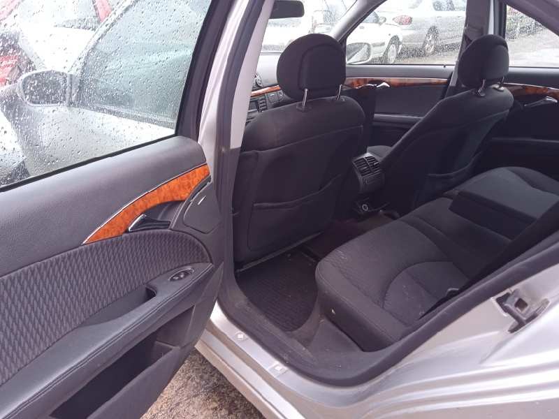 mercedes-benz clase e (w211) berlina del año 2004