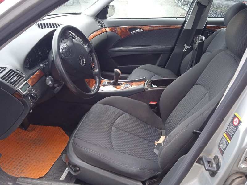 mercedes-benz clase e (w211) berlina del año 2004
