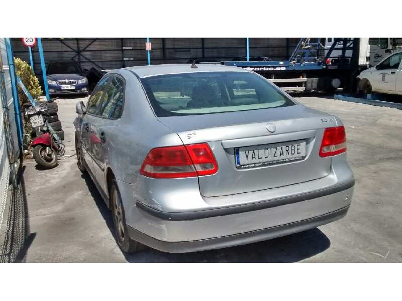 saab 9-3 berlina del año 2004