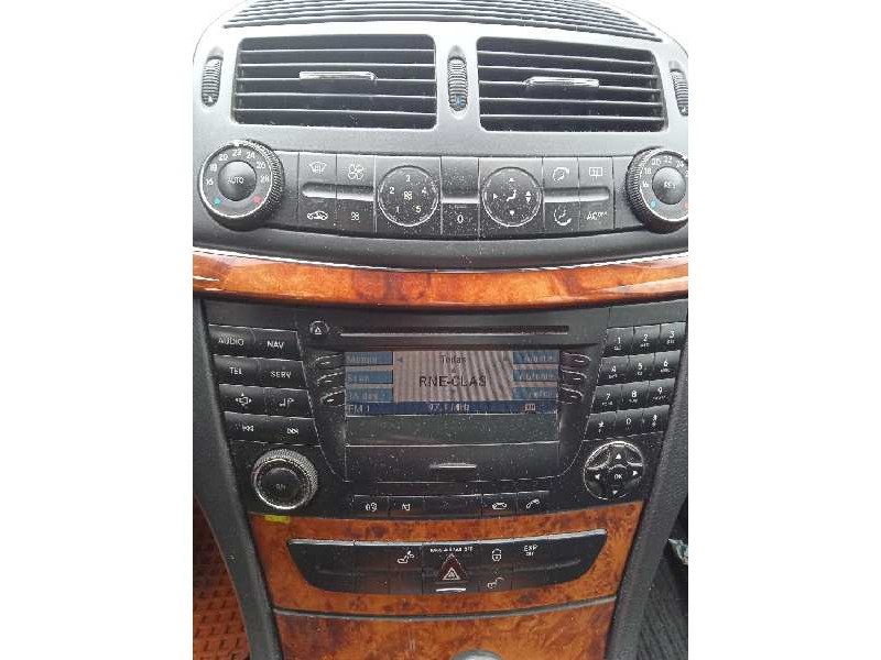 mercedes-benz clase e (w211) berlina del año 2004