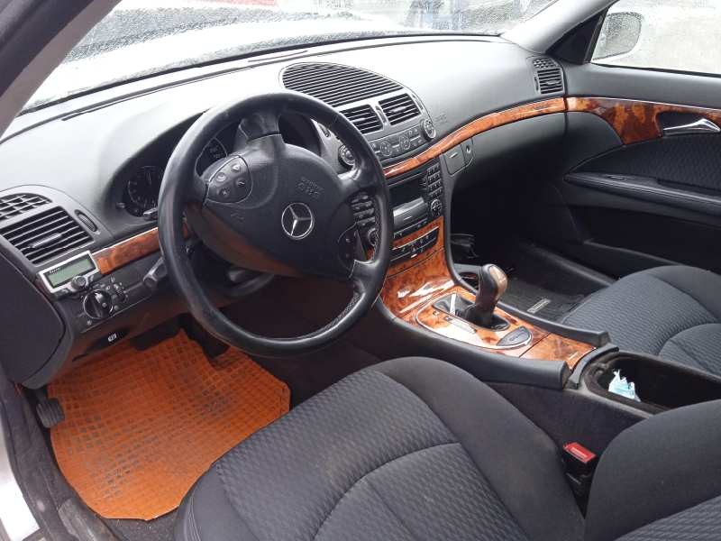 mercedes-benz clase e (w211) berlina del año 2004
