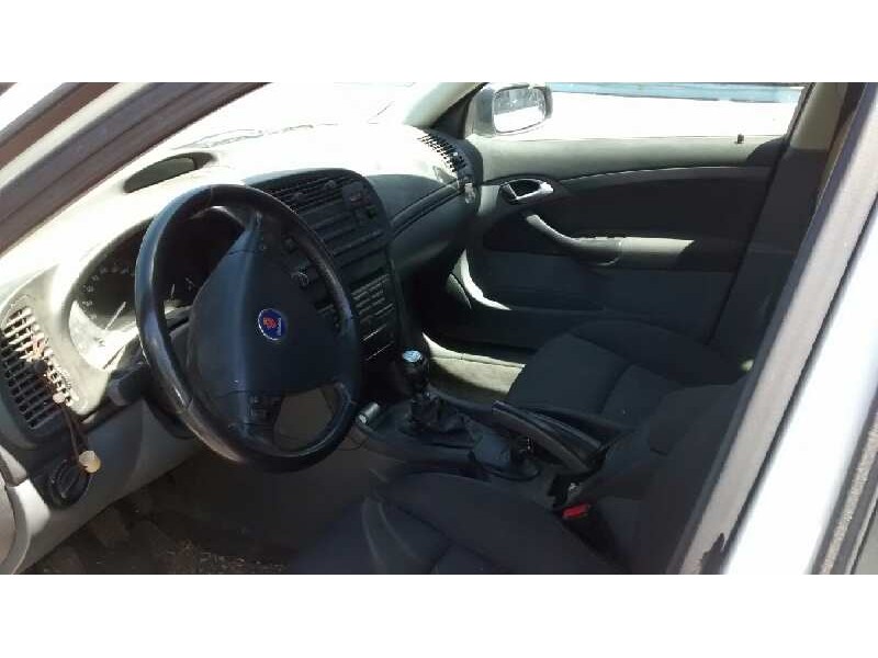 saab 9-3 berlina del año 2004