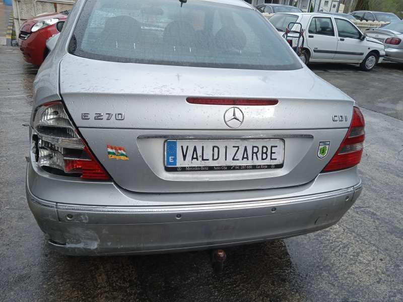 mercedes-benz clase e (w211) berlina del año 2004