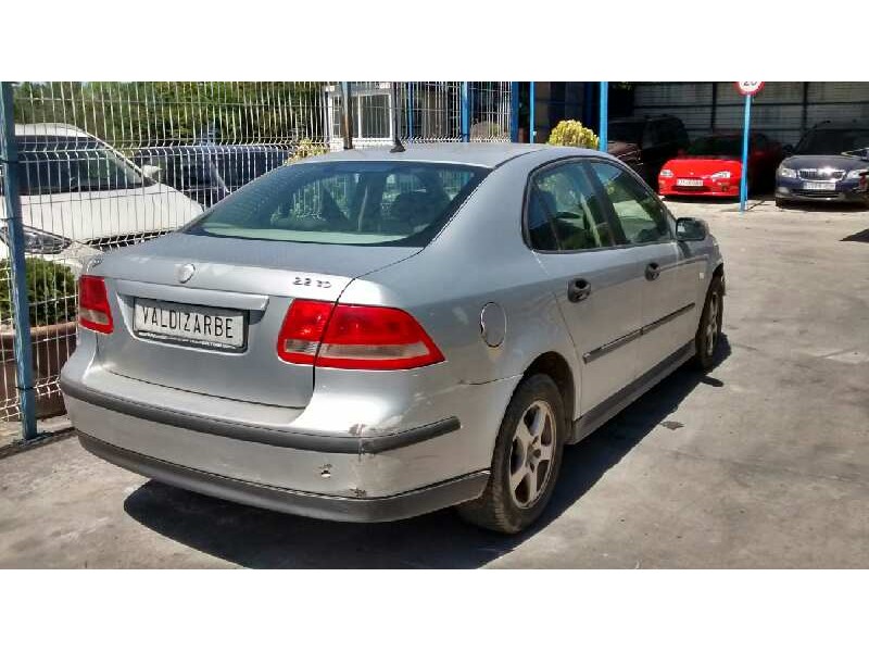 saab 9-3 berlina del año 2004