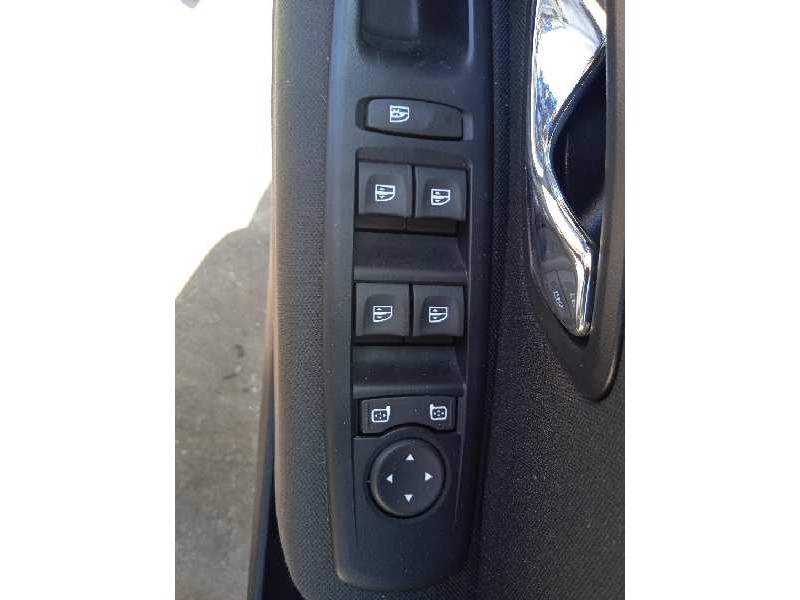 renault megane iii berlina 5 p del año 2012