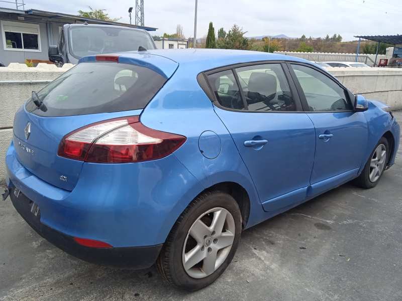 renault megane iii berlina 5 p del año 2015