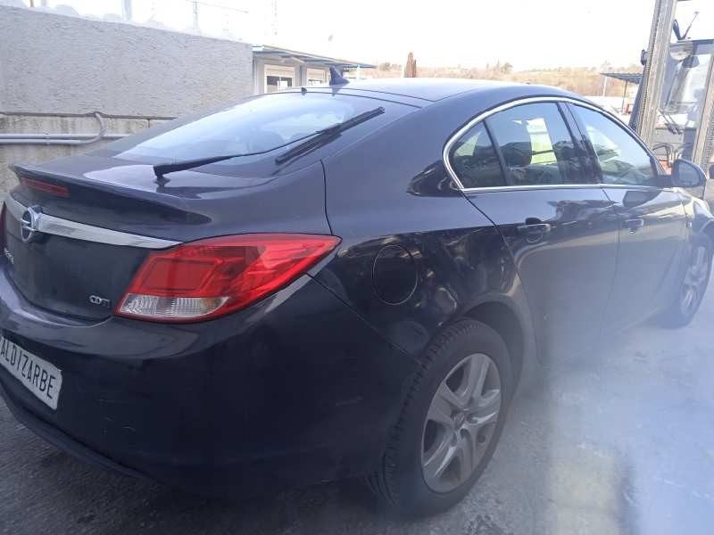 opel insignia berlina del año 2011