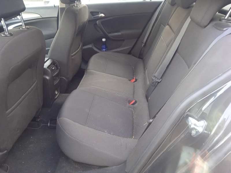 opel insignia berlina del año 2011