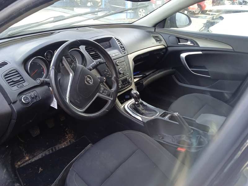 opel insignia berlina del año 2011