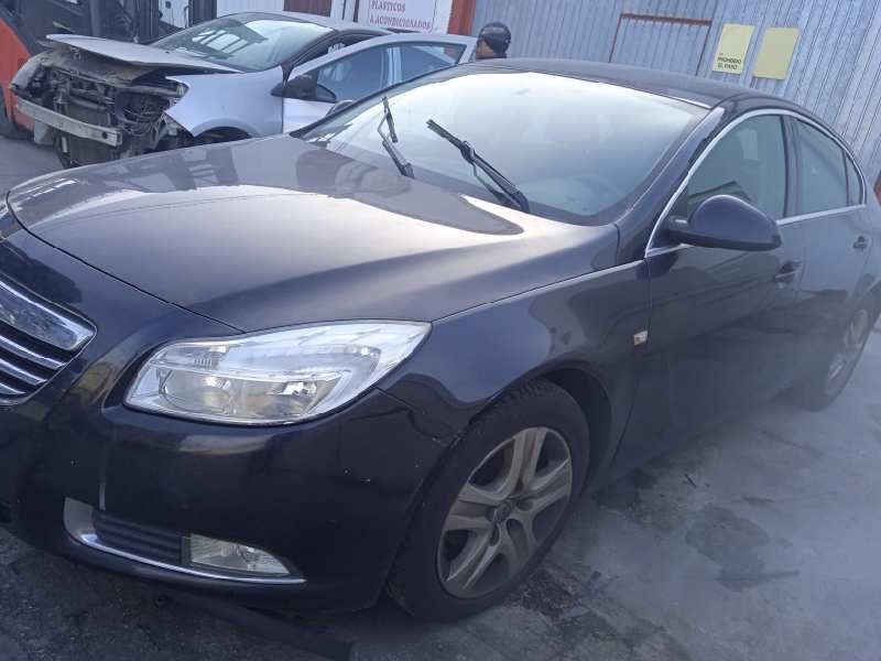 opel insignia berlina del año 2011