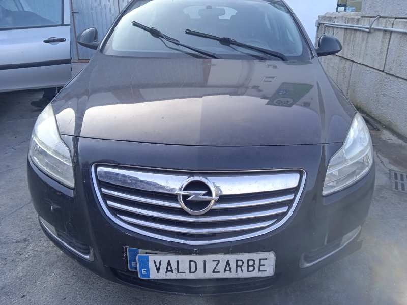 opel insignia berlina del año 2011