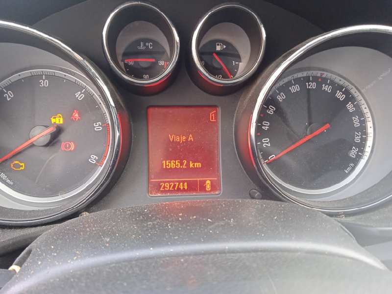 opel insignia berlina del año 2011