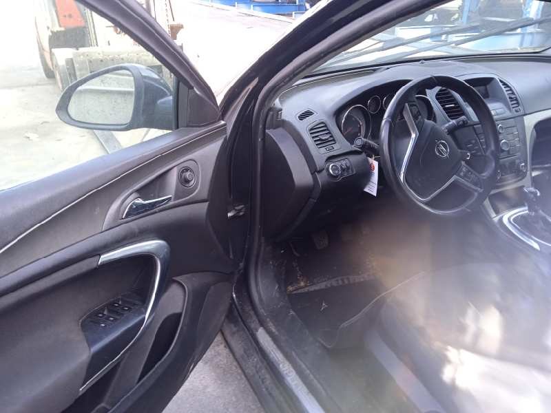 opel insignia berlina del año 2011