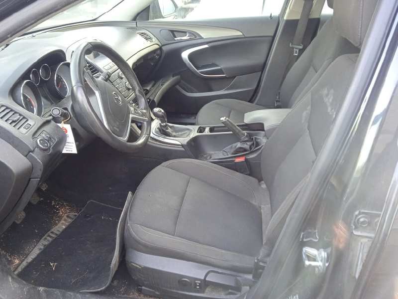 opel insignia berlina del año 2011