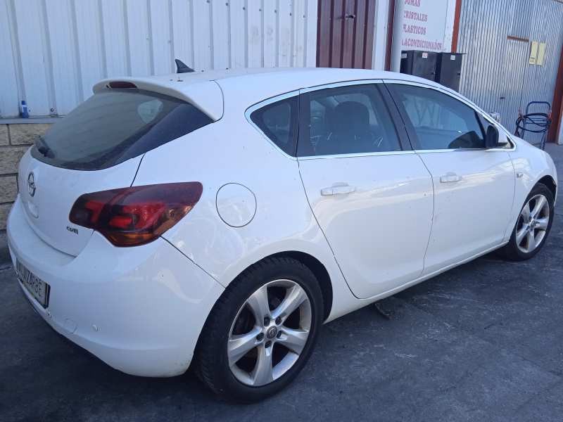 opel astra j lim. del año 2010