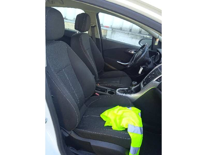 opel astra j lim. del año 2010