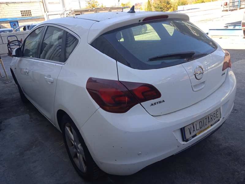 opel astra j lim. del año 2010