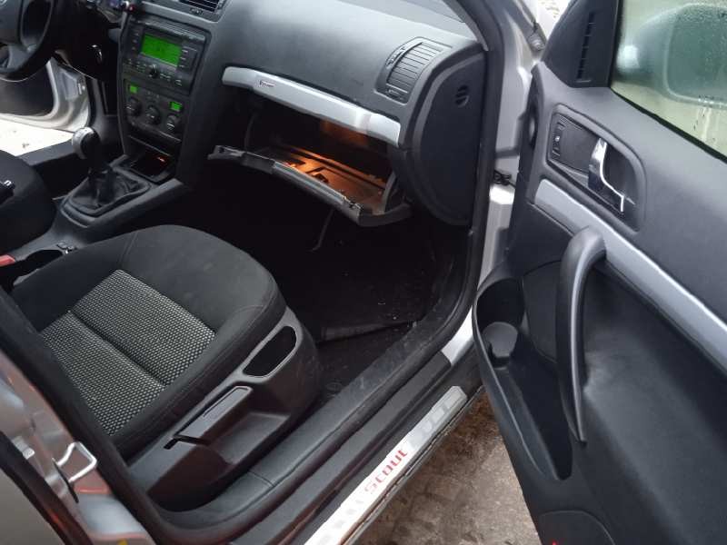 skoda octavia combi (1z5) del año 2008