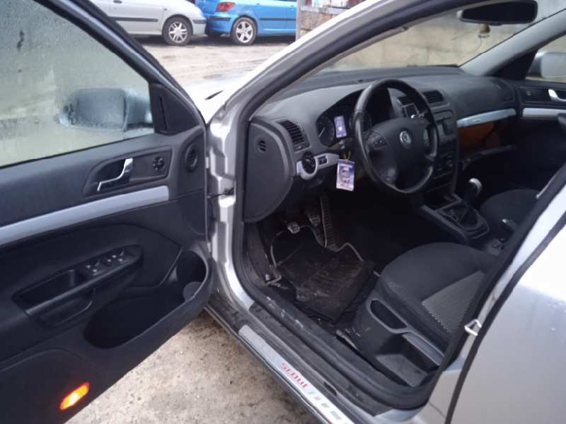 skoda octavia combi (1z5) del año 2008