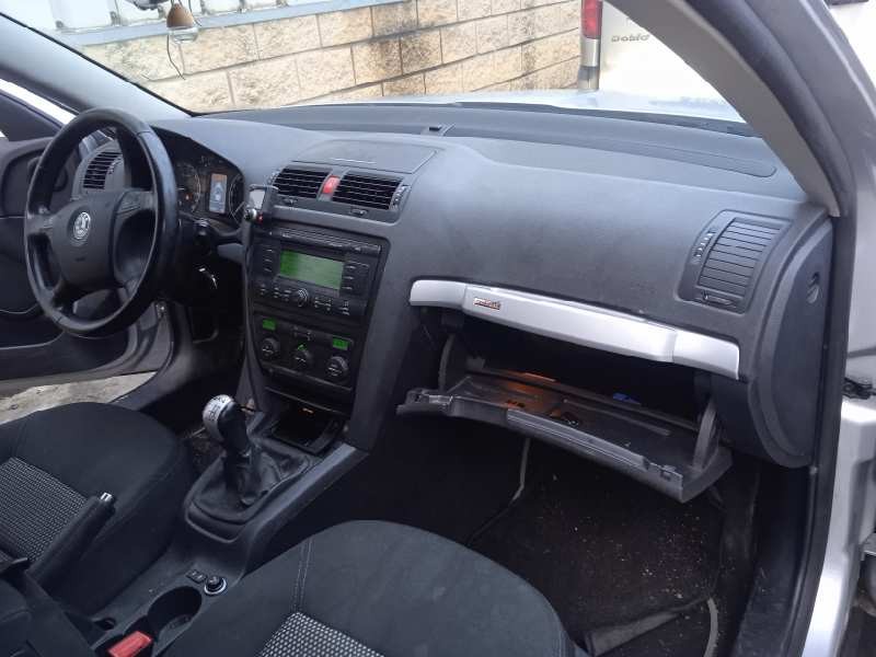 skoda octavia combi (1z5) del año 2008