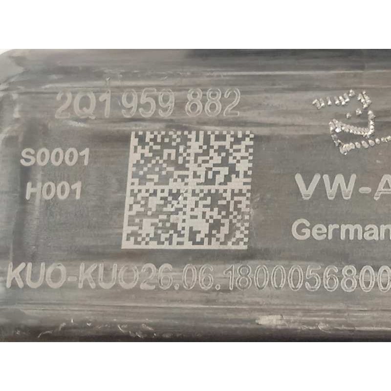 Recambio de elevalunas delantero derecho para volkswagen polo advance referencia OEM IAM 2G4837462B 0130822064 2Q1959882