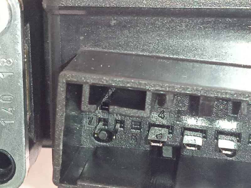 Recambio de elevalunas trasero derecho para volkswagen polo advance referencia OEM IAM 2G6839462C 0130822694 5Q0959812D