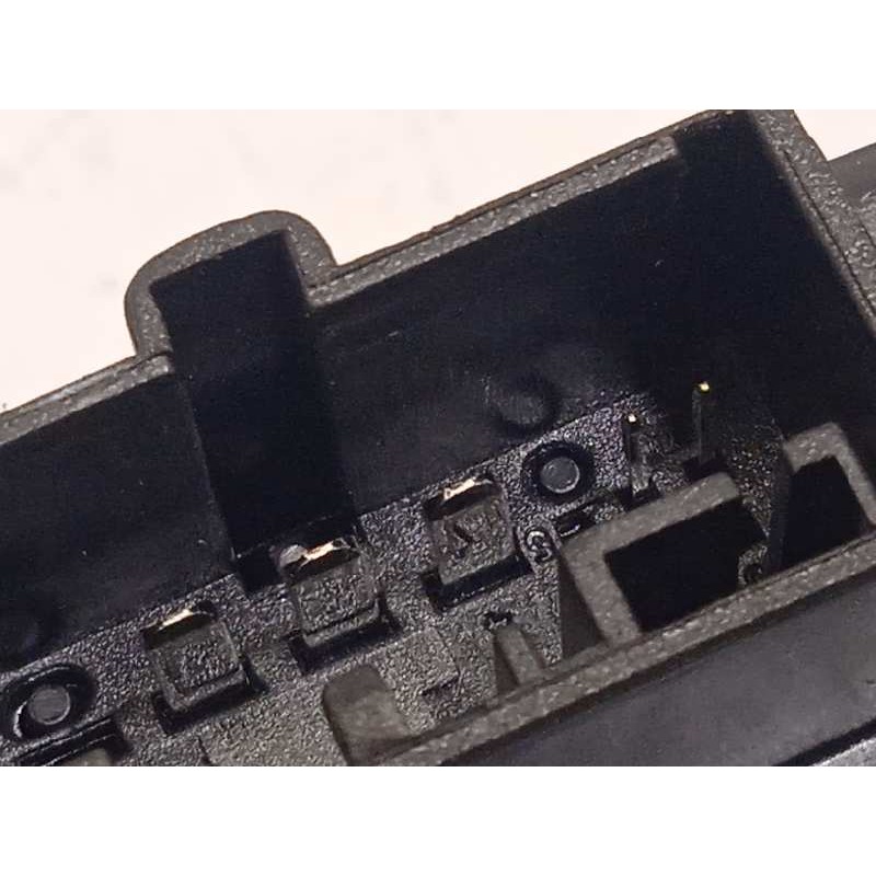 Recambio de elevalunas trasero izquierdo para volkswagen polo advance referencia OEM IAM 2G6839461C 0130822695 5Q0959811D