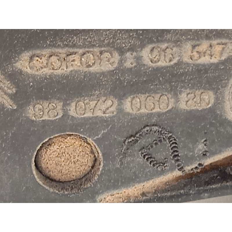 Recambio de tapa exterior combustible para peugeot 208 style referencia OEM IAM 9807206080  