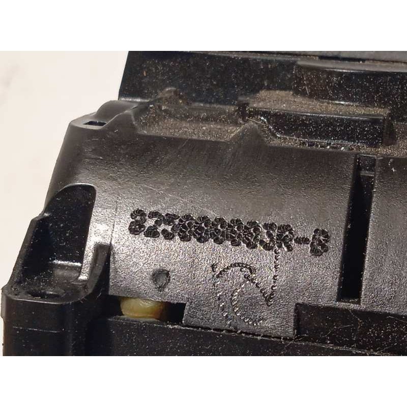 Recambio de cerradura puerta trasera derecha para renault laguna iii 1.5 dci diesel referencia OEM IAM 825000003R  