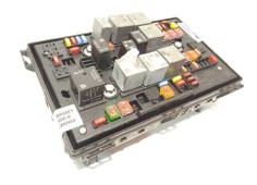 Recambio de caja reles / fusibles para opel astra j lim. 1.7 16v cdti referencia OEM IAM 13318784  