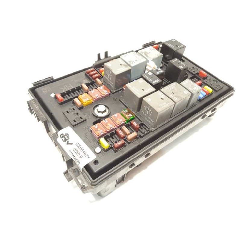 Recambio de caja reles / fusibles para opel astra j lim. 1.7 16v cdti referencia OEM IAM 13318784  