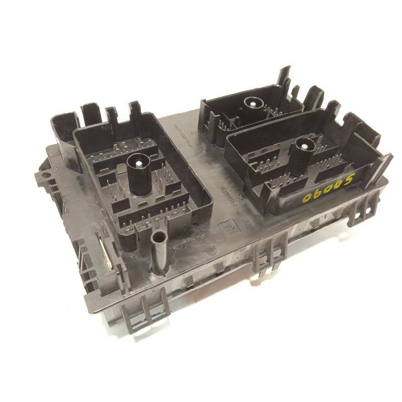Recambio de caja reles / fusibles para opel astra j lim. 1.7 16v cdti referencia OEM IAM 13318784  