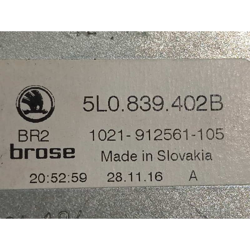Recambio de elevalunas trasero derecho para skoda yeti 1.2 tsi referencia OEM IAM 5L0839402B 7N0959795F 5L0959812A