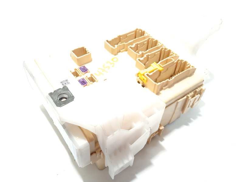 Recambio de caja reles / fusibles para toyota auris active referencia OEM IAM 8273012X70A  