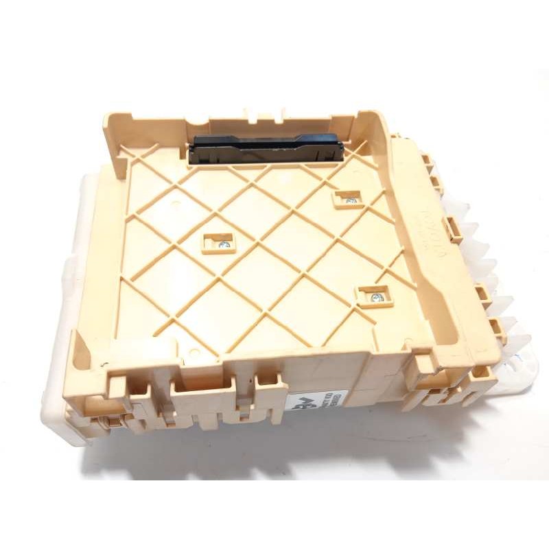 Recambio de caja reles / fusibles para toyota auris active referencia OEM IAM 8273012X70A  