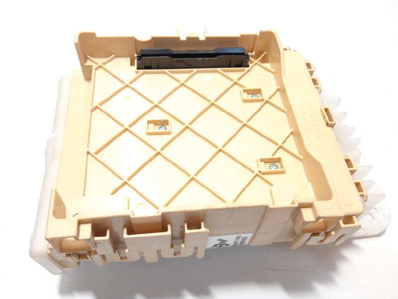 Recambio de caja reles / fusibles para toyota auris active referencia OEM IAM 8273012X70A  