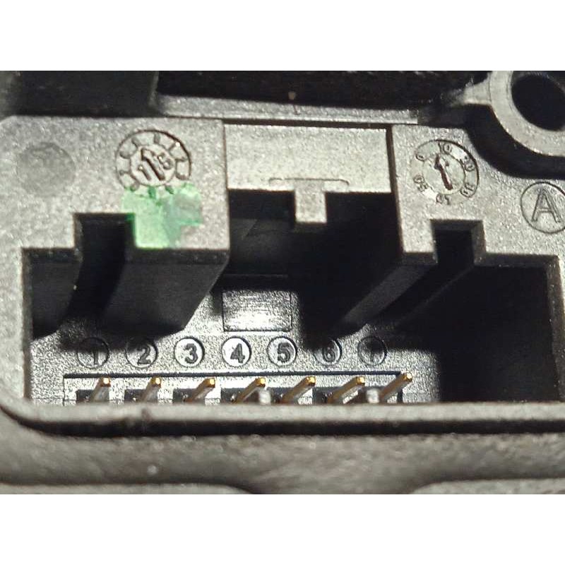 Recambio de cerradura puerta delantera derecha para skoda yeti 1.2 tsi referencia OEM IAM 6V1837016C  