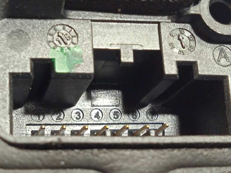 Recambio de cerradura puerta delantera derecha para skoda yeti 1.2 tsi referencia OEM IAM 6V1837016C  