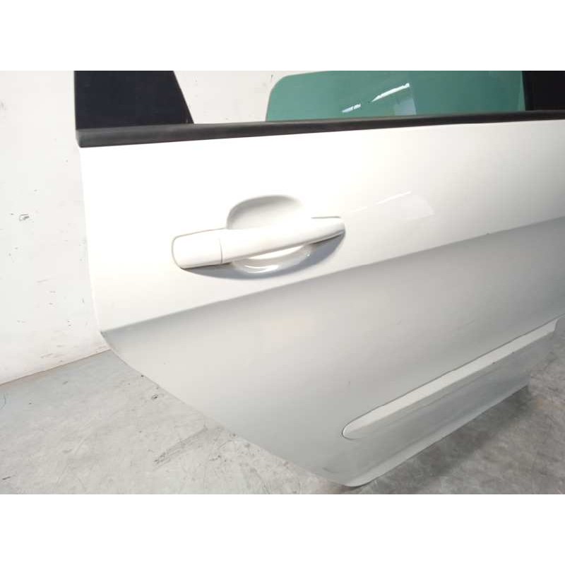 Recambio de puerta trasera derecha para peugeot 308 sw 1.6 hdi fap referencia OEM IAM 9008X1  