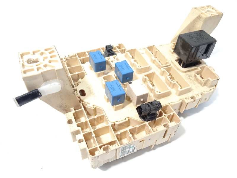 CAJA RELES / FUSIBLES 3677072KC1 B72KC