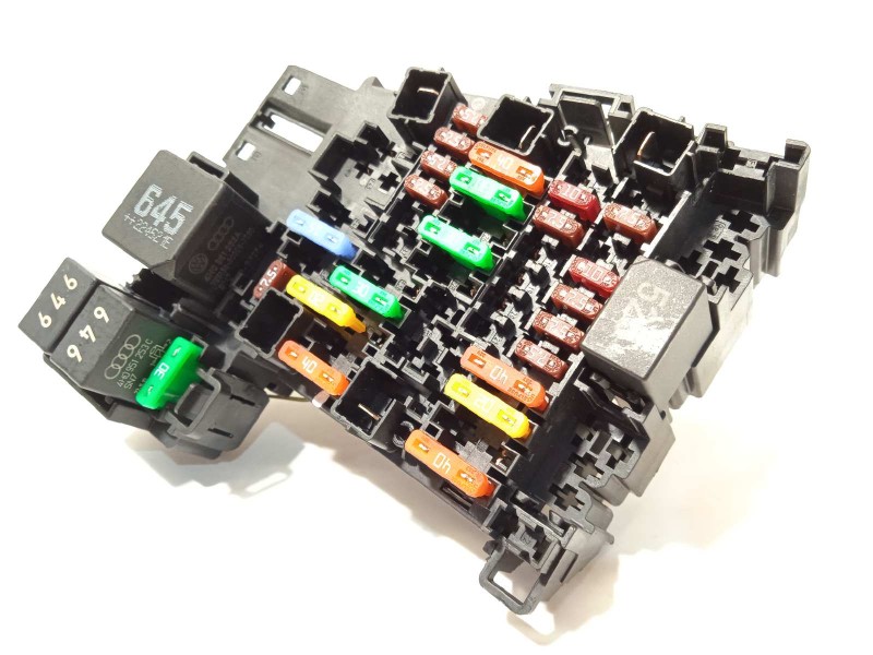 Recambio de caja reles / fusibles para volkswagen t-roc 1.0 tsi referencia OEM IAM 5Q0937615C  