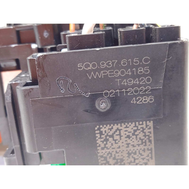 Recambio de caja reles / fusibles para volkswagen t-roc 1.0 tsi referencia OEM IAM 5Q0937615C  