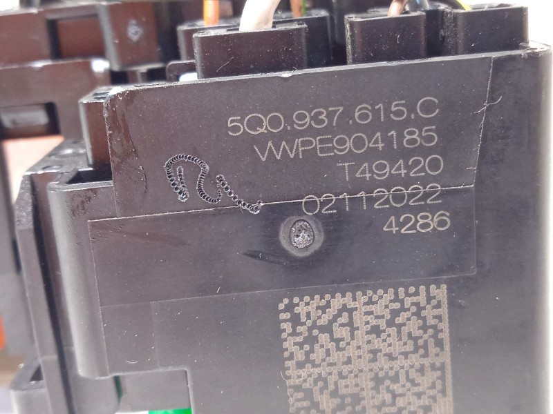 Recambio de caja reles / fusibles para volkswagen t-roc 1.0 tsi referencia OEM IAM 5Q0937615C  