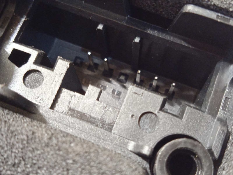 Recambio de cerradura puerta delantera izquierda para volkswagen t-roc 1.0 tsi referencia OEM IAM 3J1837015  