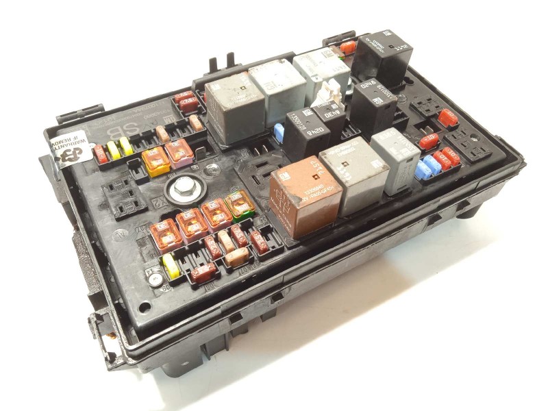Recambio de caja reles / fusibles para opel astra j lim. sport referencia OEM IAM 13343980  
